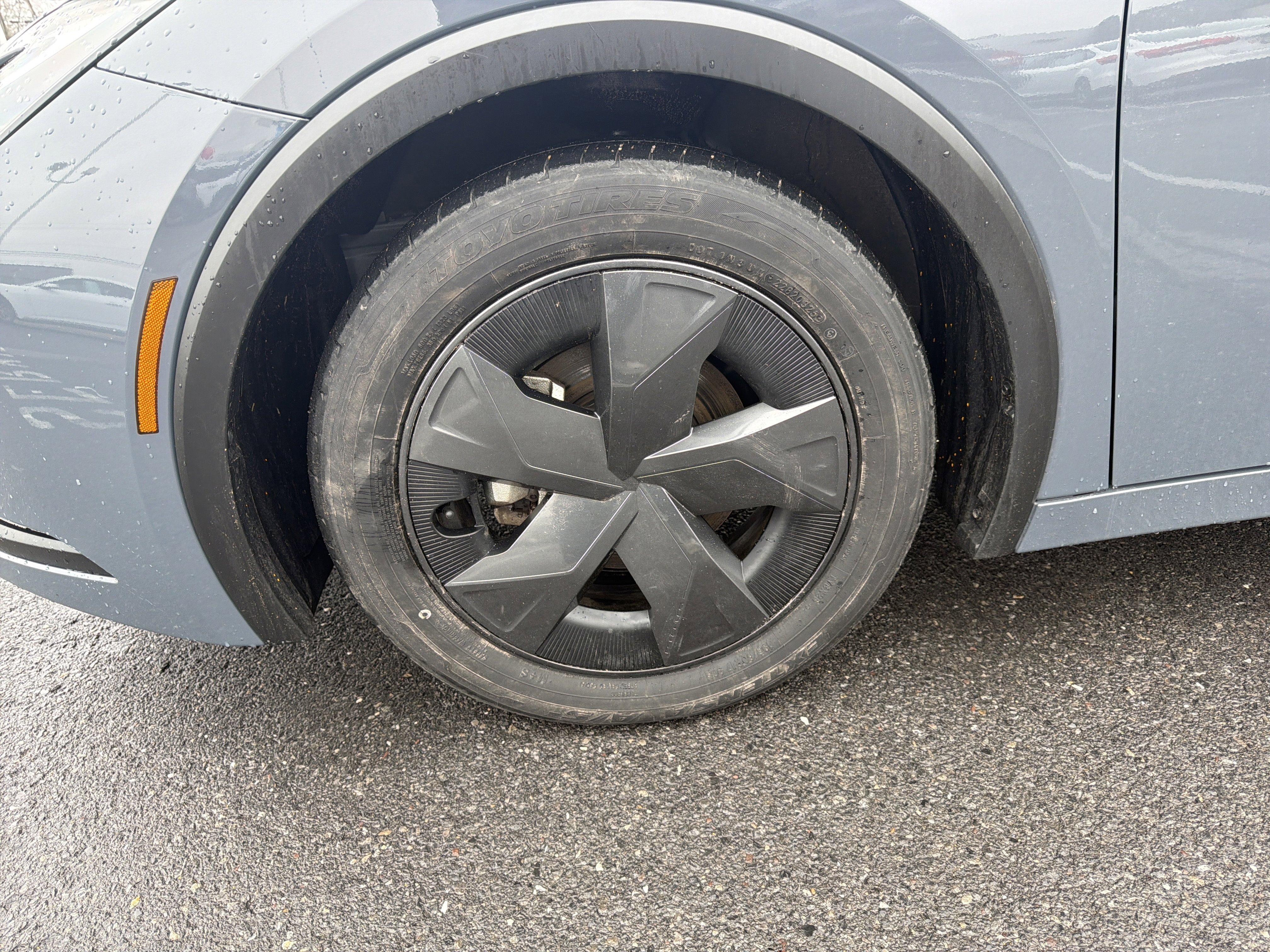 Used 2025 Toyota Prius LE image 11