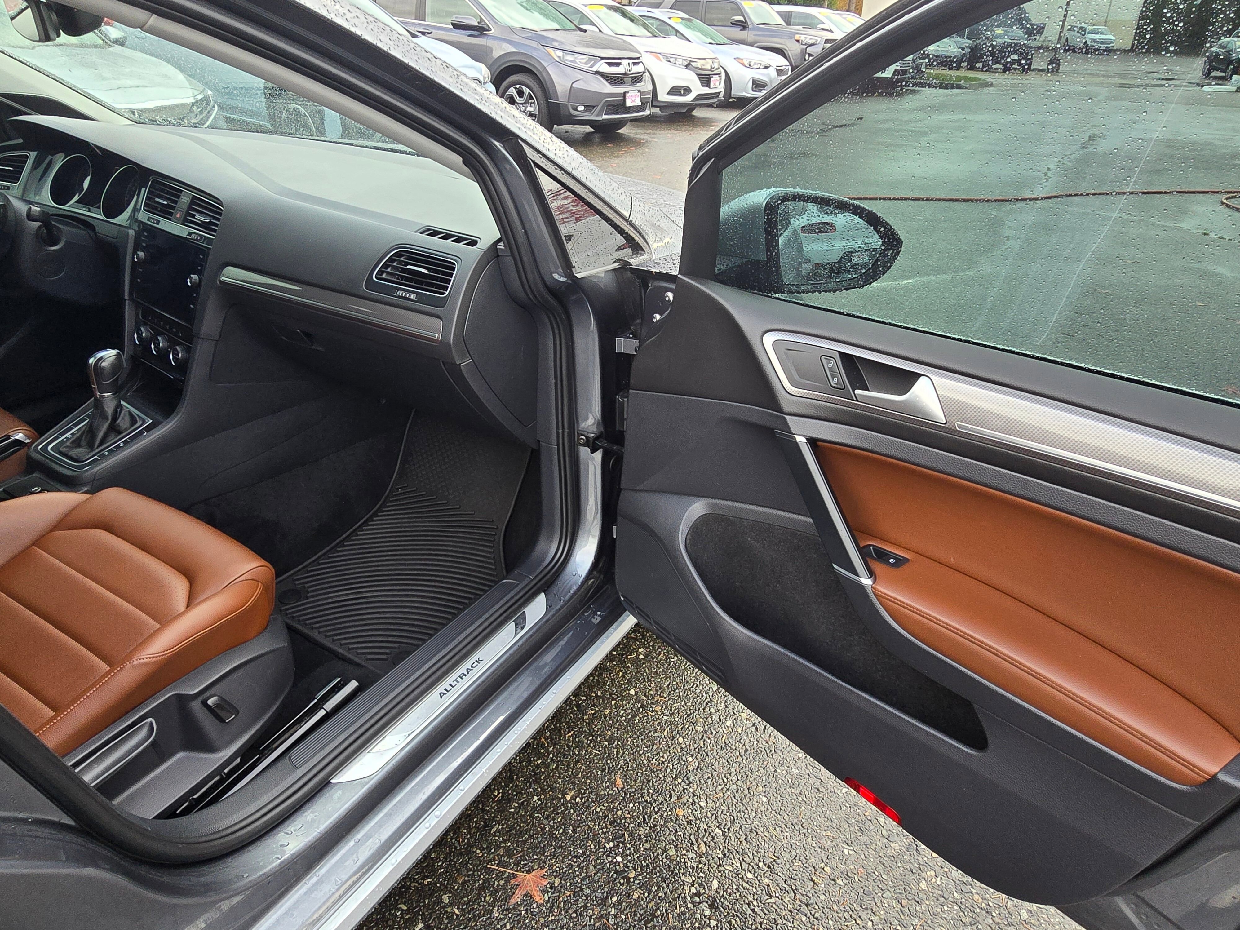 Used 2019 Volkswagen Golf Alltrack SEL image 12