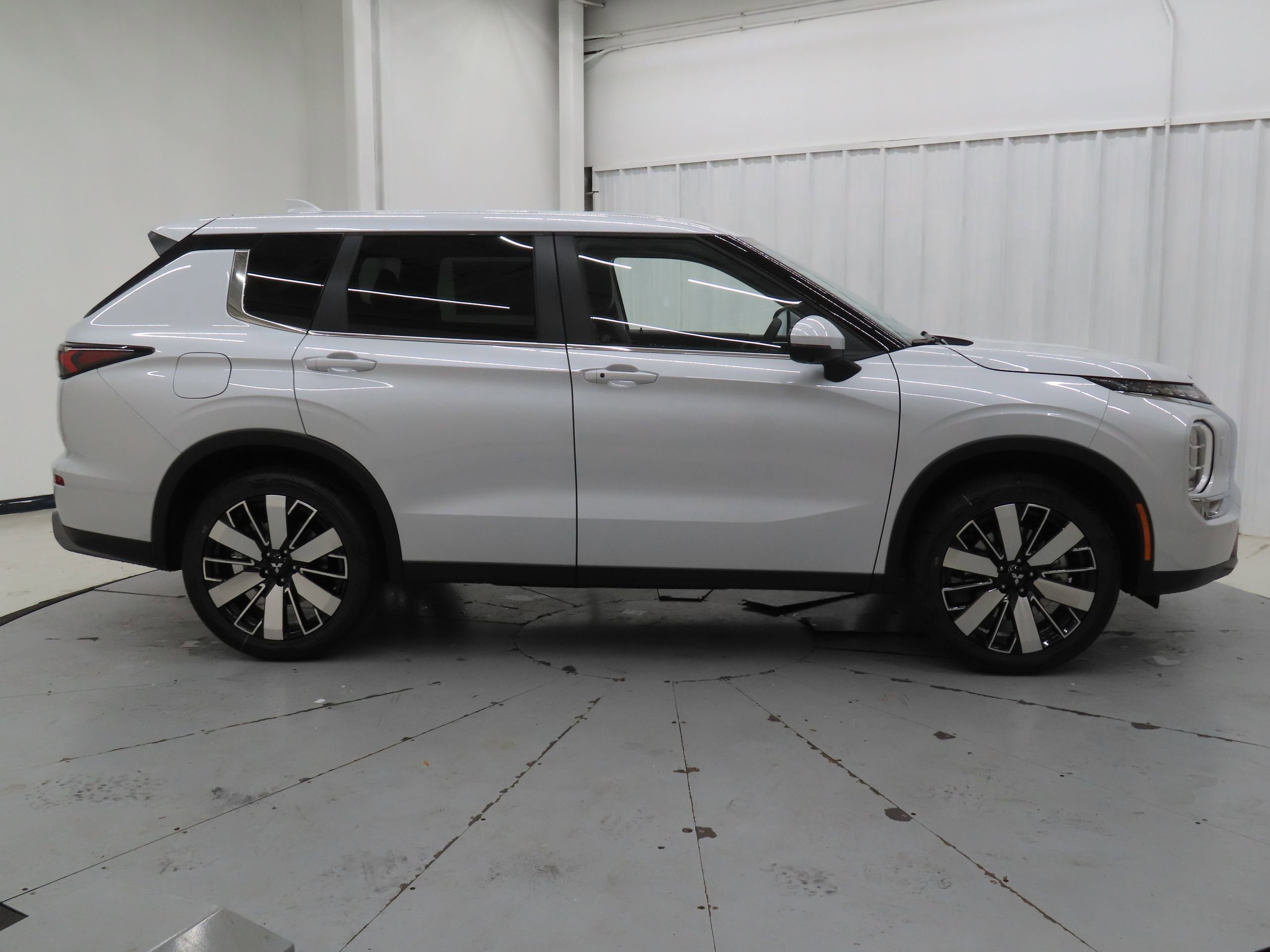 New 2026 Mitsubishi Outlander SE AWD/4WD image 2