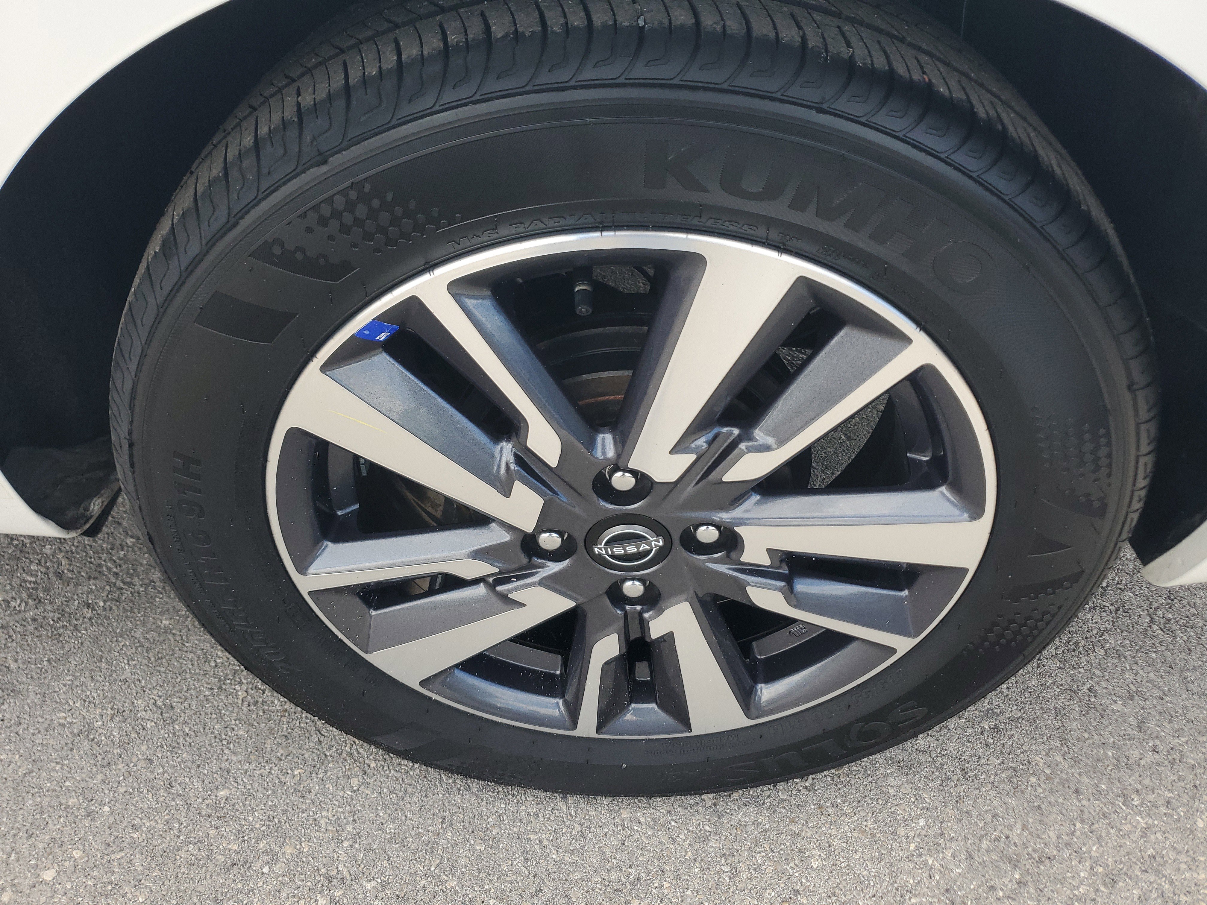 Certified 2025 Nissan Versa SV image 27