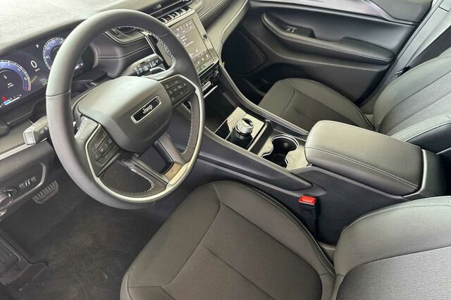 New 2026 Jeep Grand Cherokee Laredo X image 7