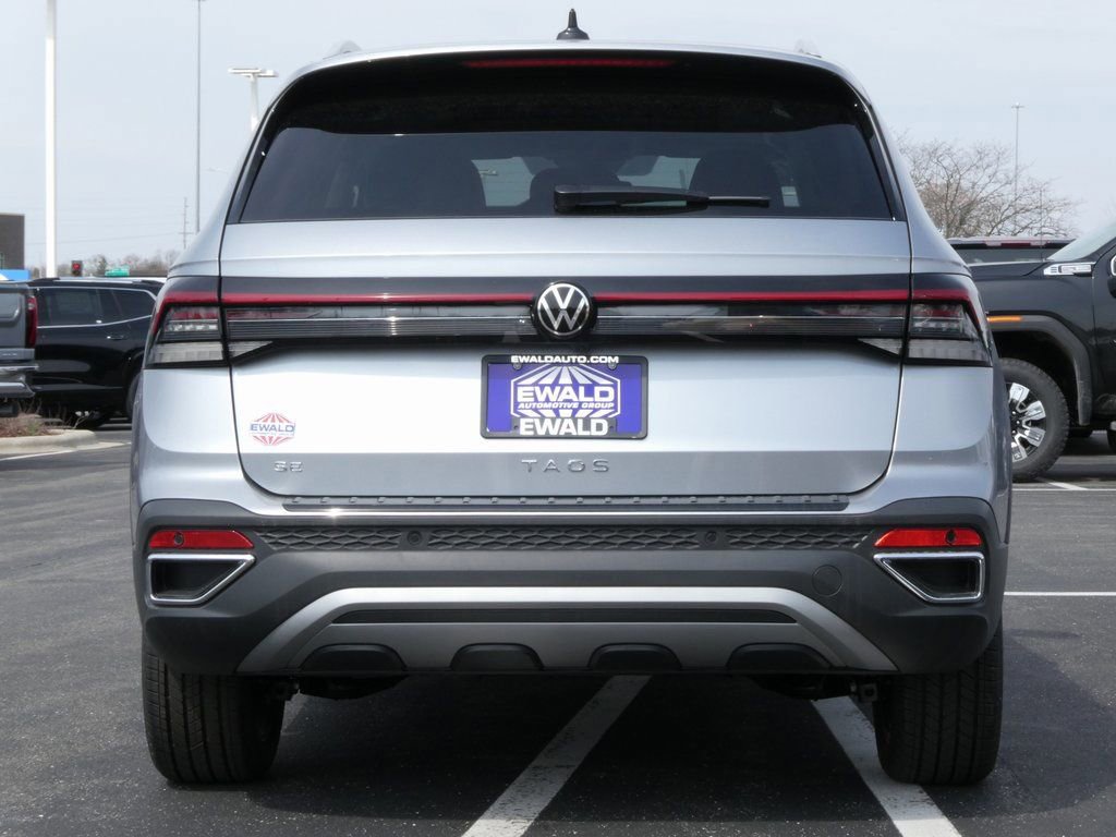 Certified 2025 Volkswagen Taos SE image 26