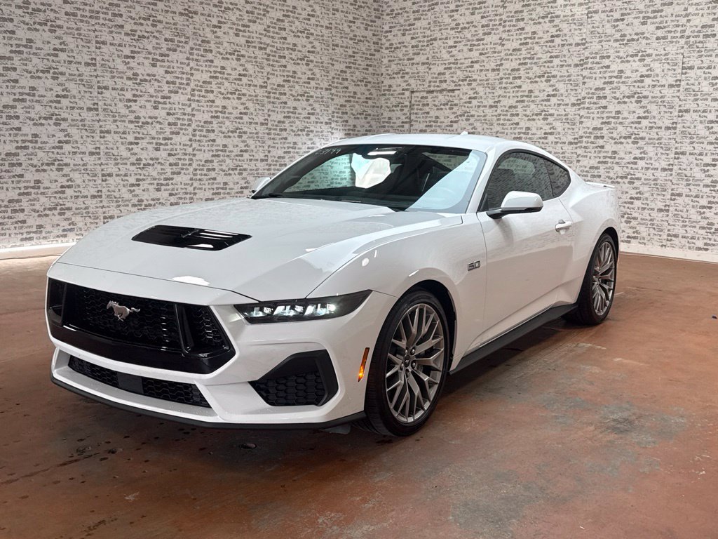 Used 2025 Ford Mustang GT Premium RWD image 3
