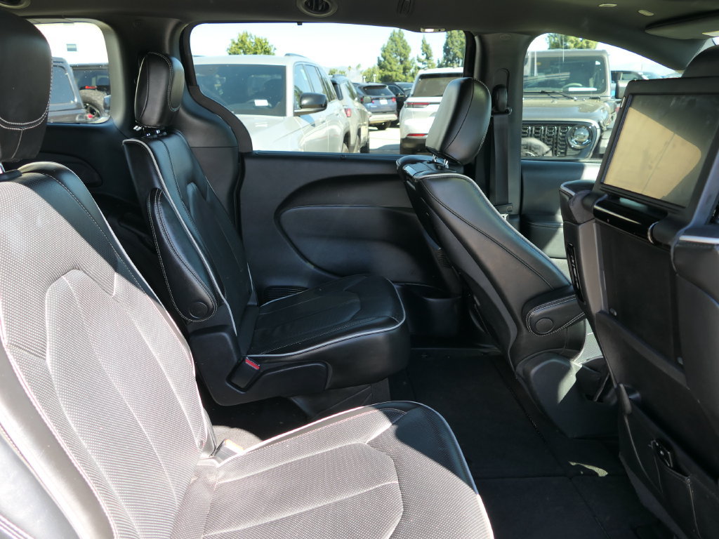 Certified 2022 Chrysler Pacifica Limited w/ Uconnect Theater Family Group AWD/4WD image 23