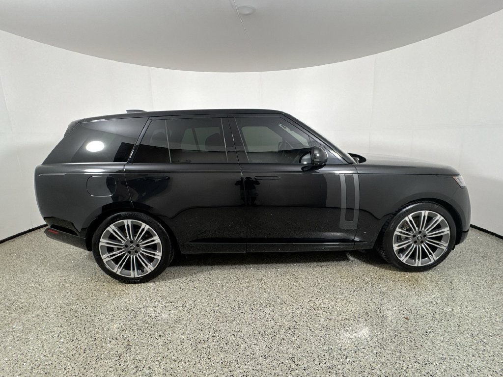 Used 2024 Land Rover Range Rover SE AWD/4WD image 9