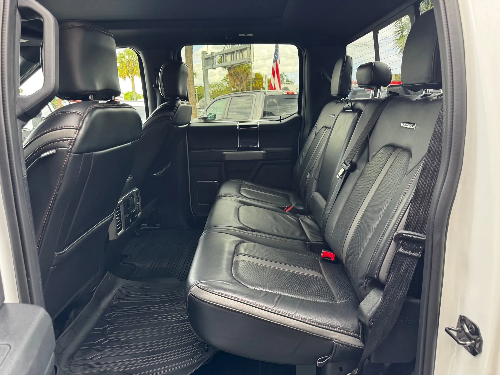 Used 2020 Ford F350 Platinum w/ FX4 Off-Road Package AWD/4WD image 23