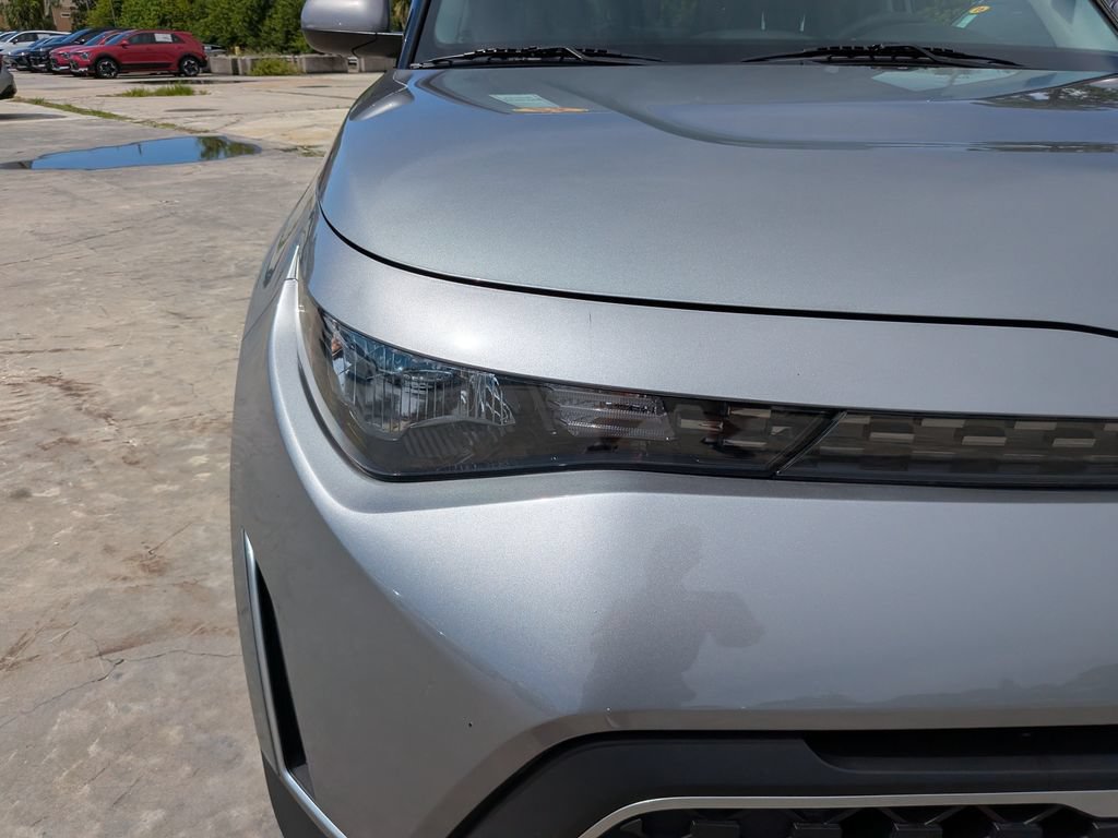 Certified 2025 Kia Soul LX w/ LX Technology Package FWD image 10