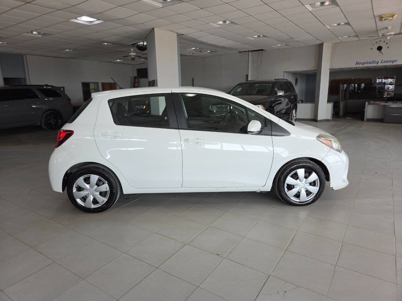 Used 2017 Toyota Yaris L FWD image 8