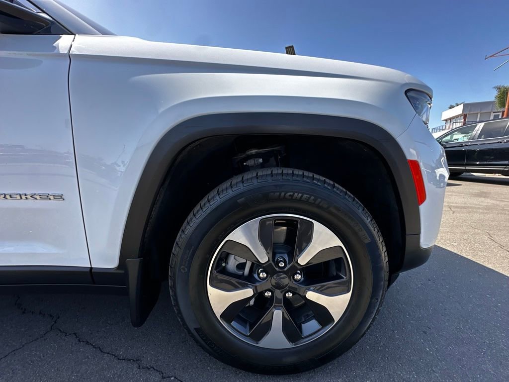 Used 2022 Jeep Grand Cherokee Limited 4xe w/ MOPAR Finishing Package AWD/4WD image 9