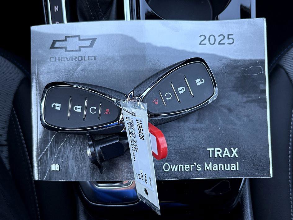 Used 2025 Chevrolet Trax LT w/ Driver Confidence Package image 29