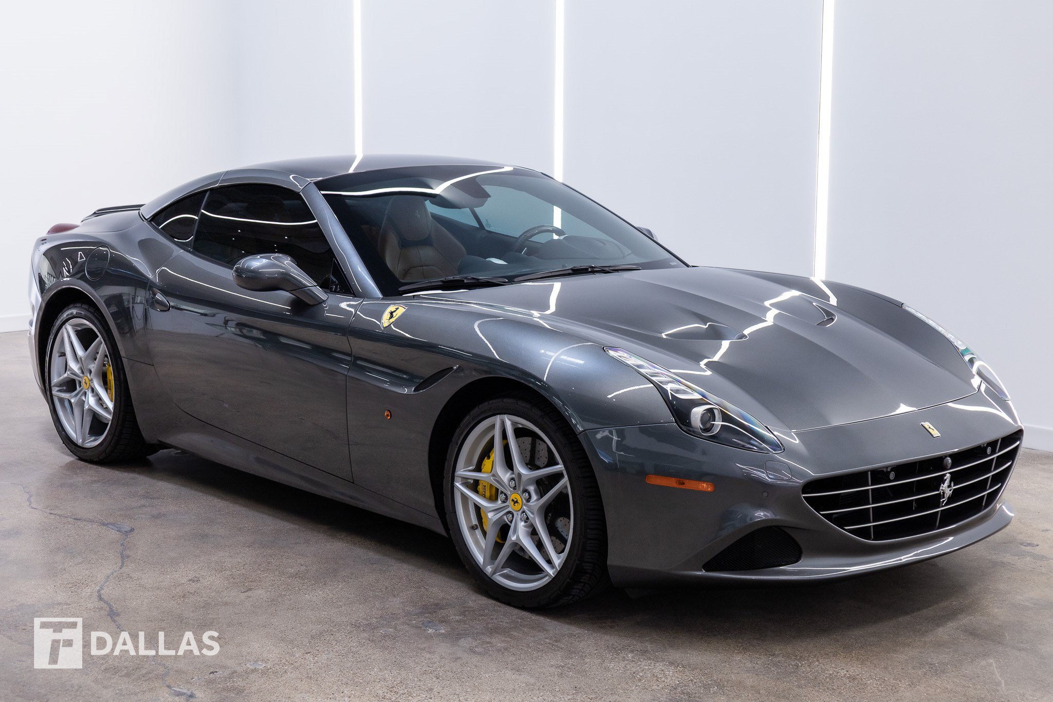 Used 2017 Ferrari California T RWD image 21