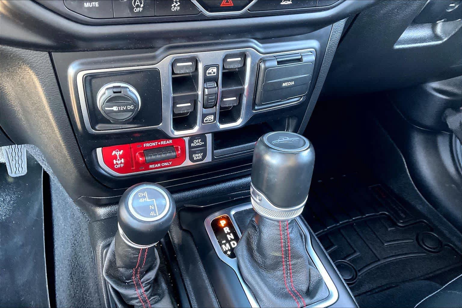 Used 2022 Jeep Gladiator Rubicon w/ Cold Weather Group AWD/4WD image 30
