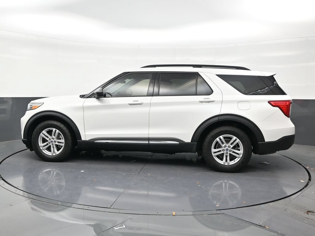 Used 2023 Ford Explorer XLT w/ Equipment Group 202A RWD image 2