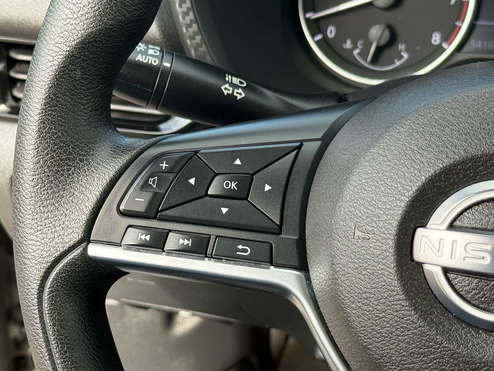 Used 2024 Nissan Sentra SV FWD image 17