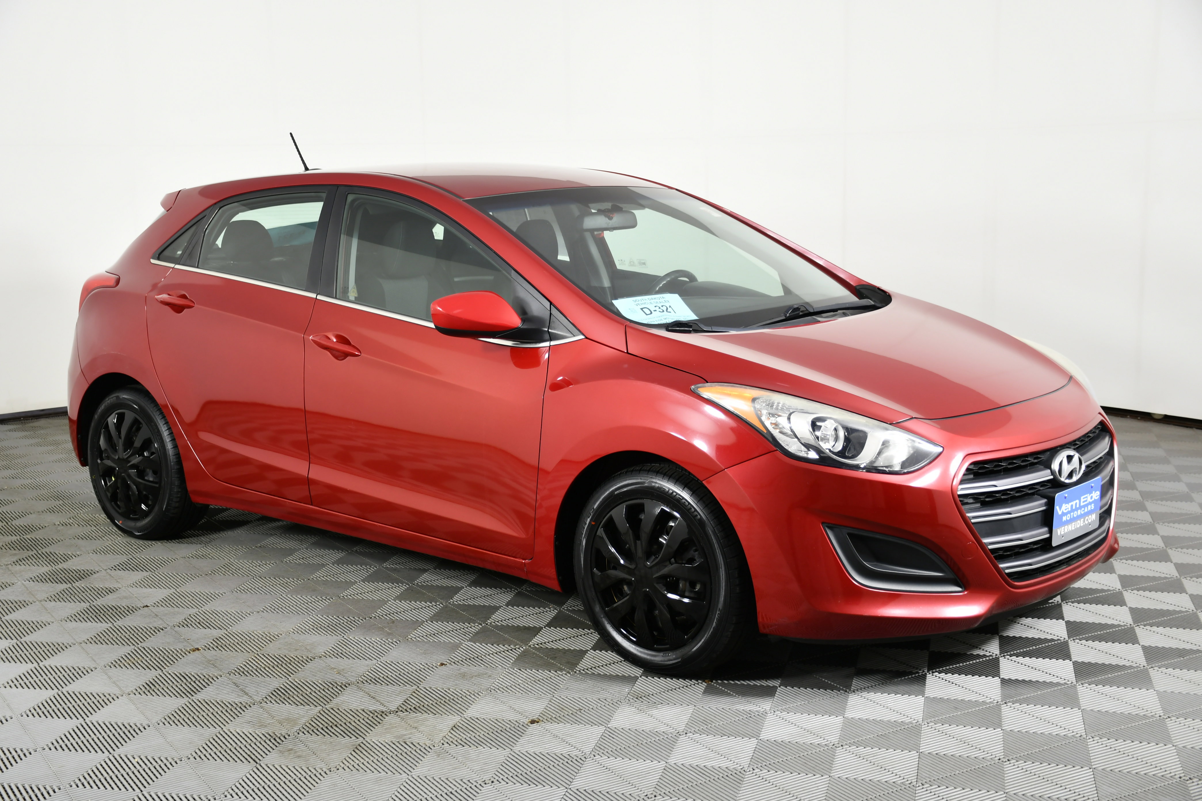 Used 2017 Hyundai Elantra GT image 4