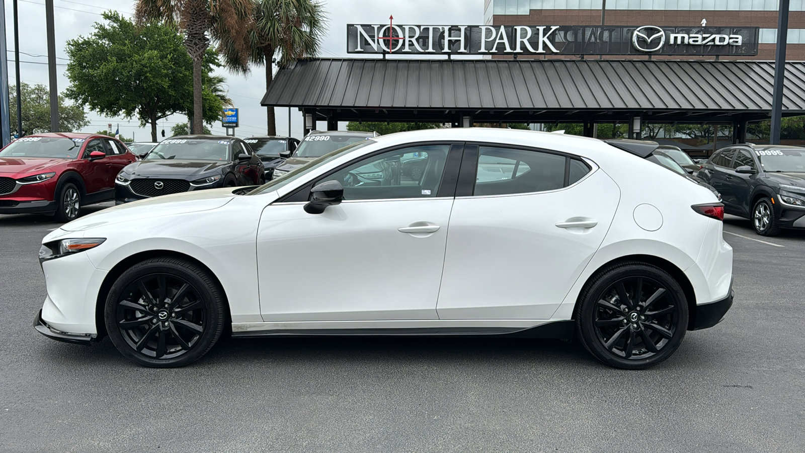 Used 2025 MAZDA MAZDA3 Hatchback w/ Appearance Package image 5