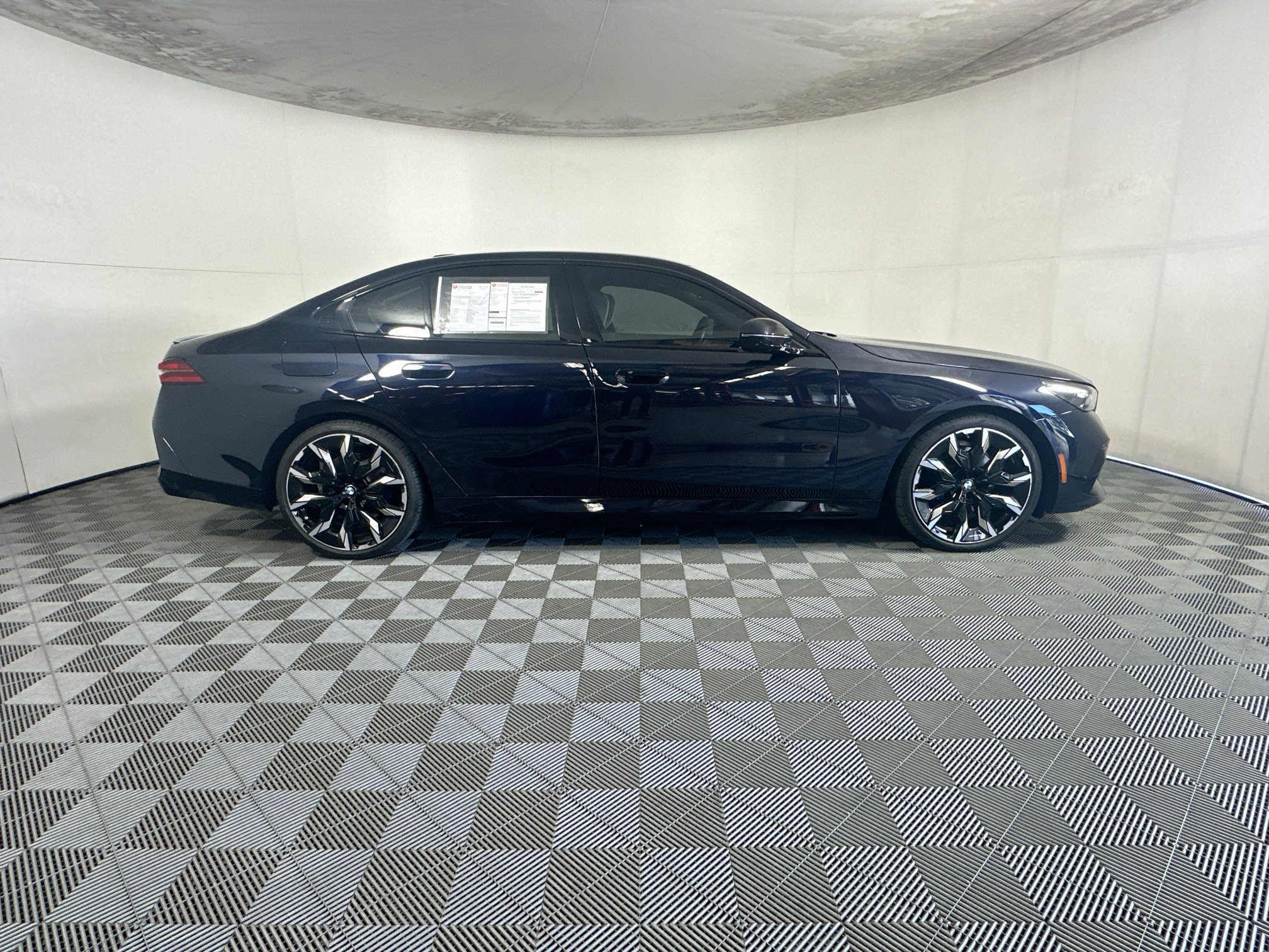 Used 2025 BMW 530i w/ M Sport Package RWD image 2