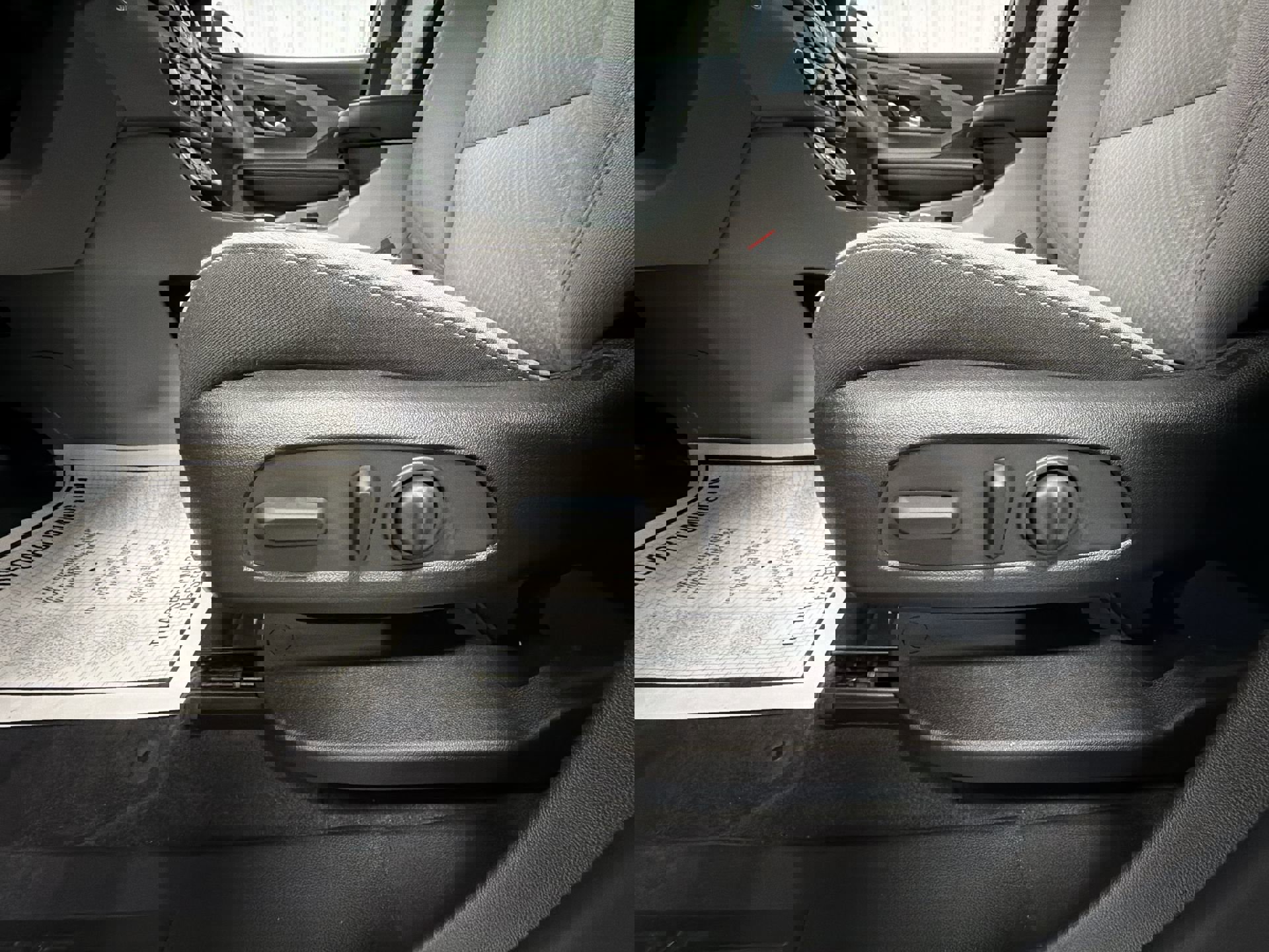 Used 2023 GMC Terrain SLE w/ Driver Convenience Package image 18