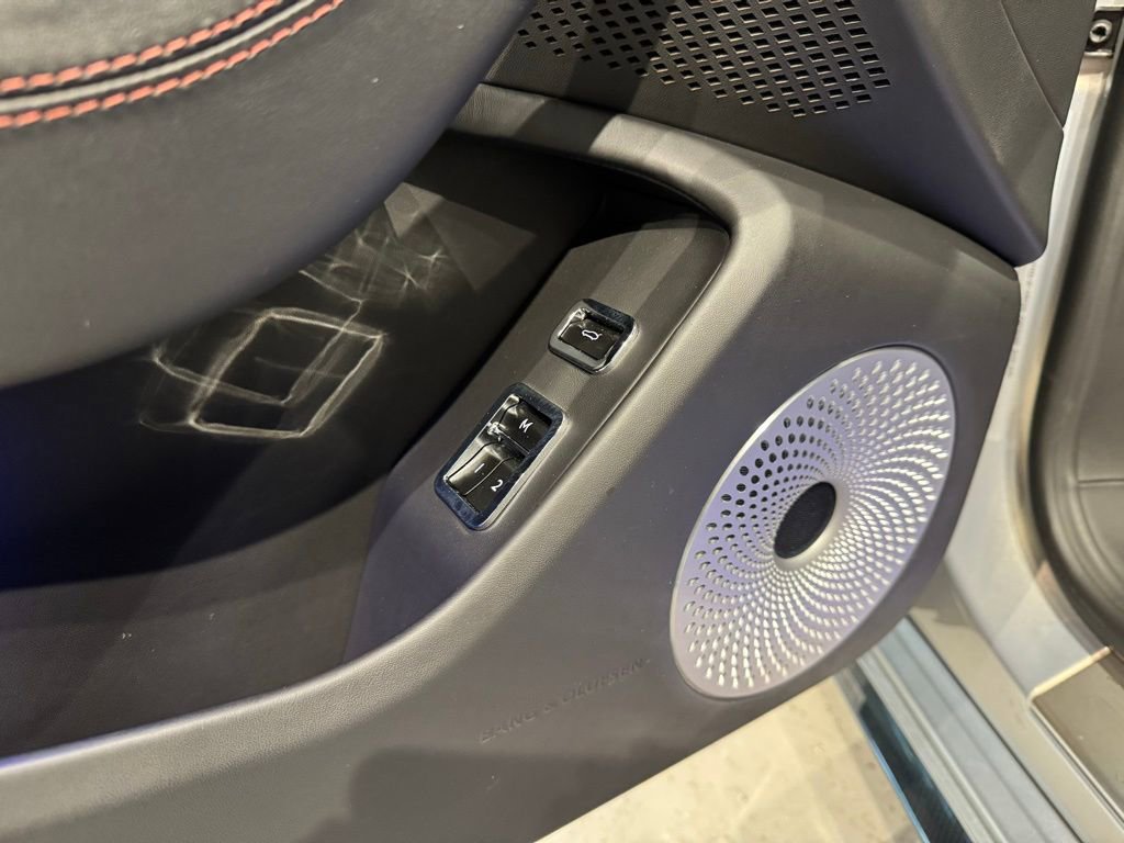 Used 2022 Bentley Flying Spur V8 image 19