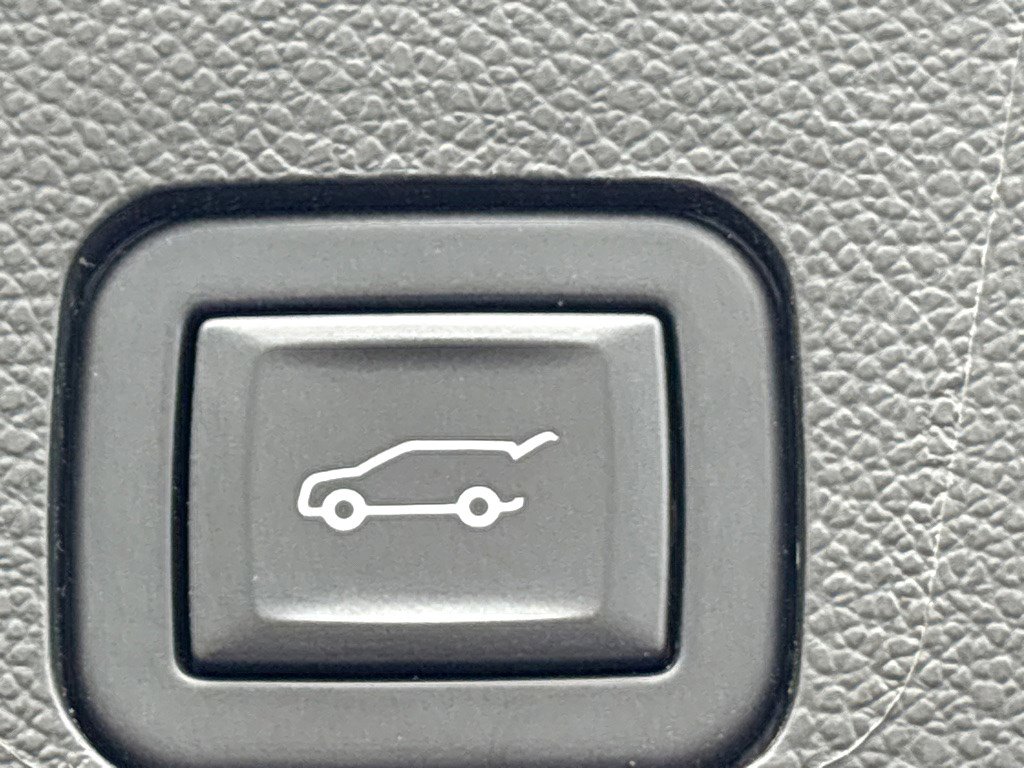 Used 2023 Chevrolet Traverse LT FWD image 18