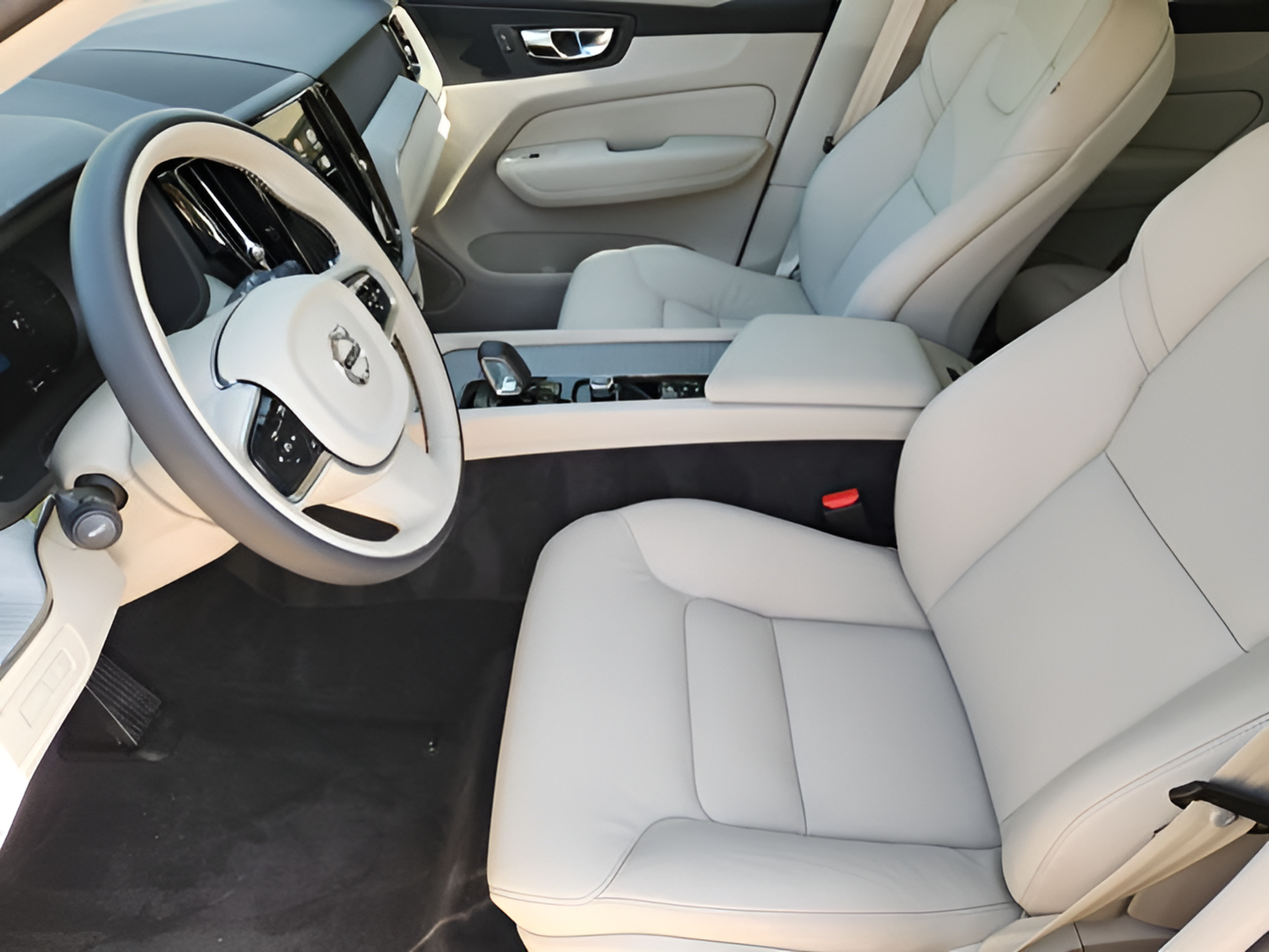 Used 2025 Volvo XC60 T8 Plus w/ Protection Package Premier AWD/4WD image 6
