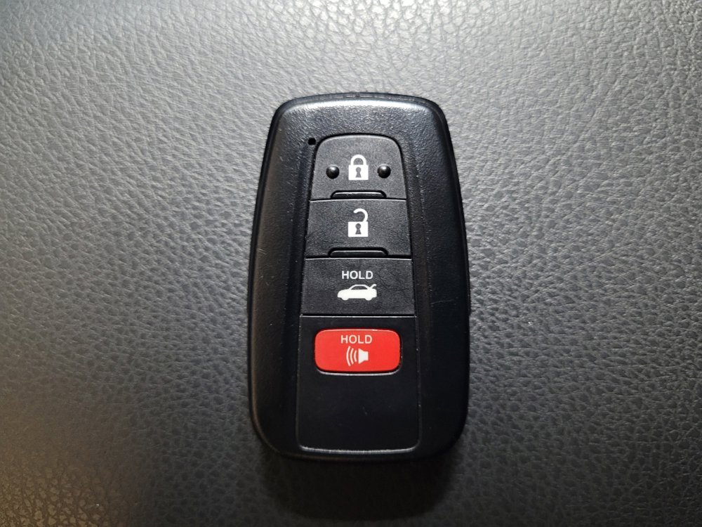 Used 2020 Toyota Camry LE w/ Convenience Package FWD image 32