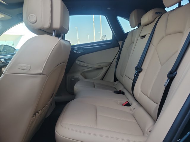 Certified 2025 Porsche Macan AWD/4WD image 19