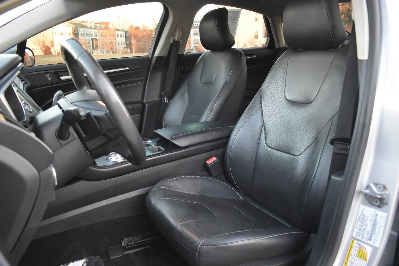 Used 2019 Ford Fusion Titanium AWD/4WD image 12