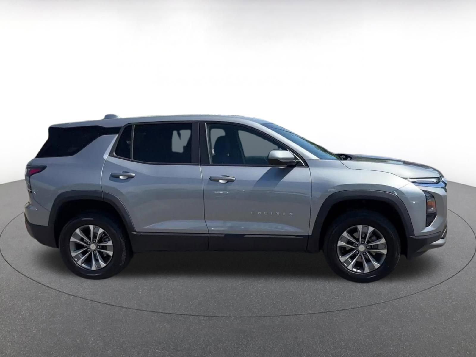 Used 2025 Chevrolet Equinox LT FWD image 16
