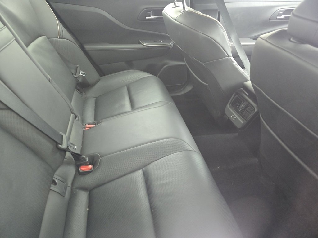 Used 2023 Toyota Crown Limited image 13