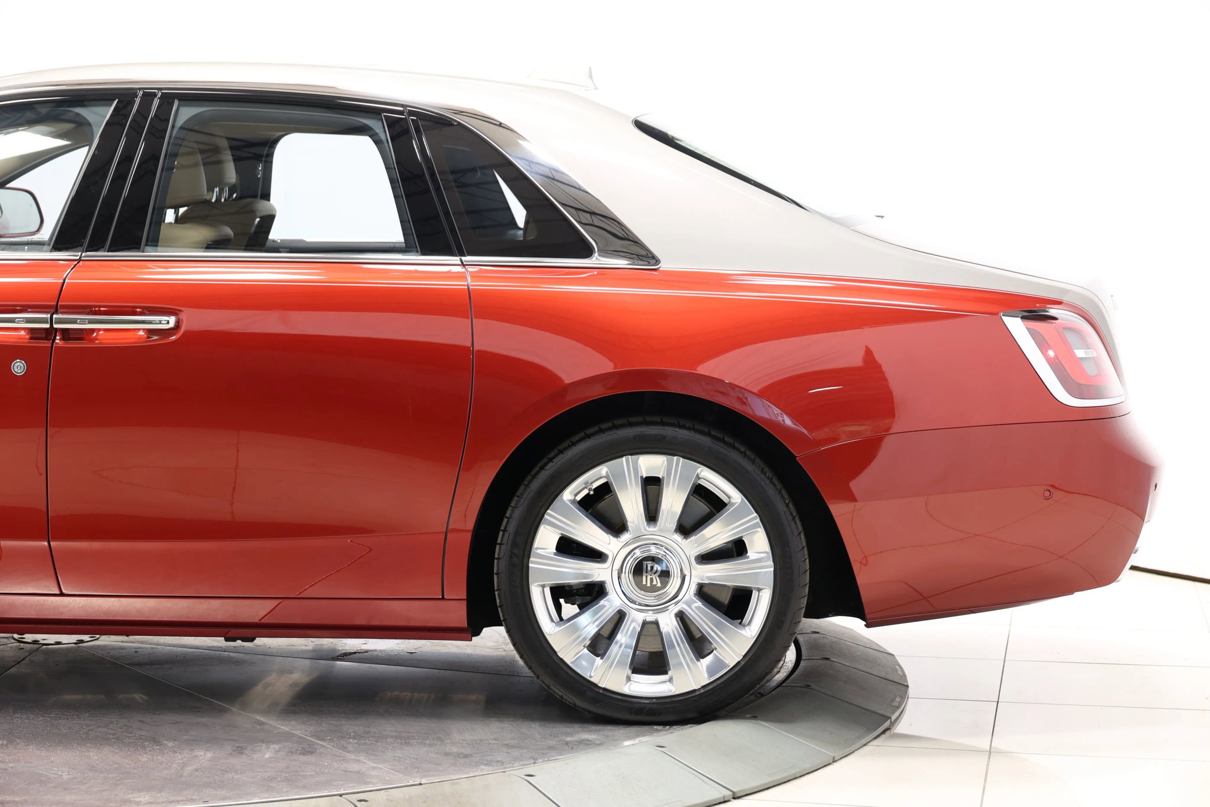 Used 2022 Rolls-Royce Ghost w/ Ghost Package image 9