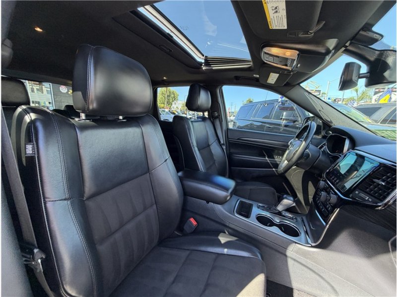 Used 2020 Jeep Grand Cherokee Altitude AWD/4WD image 33