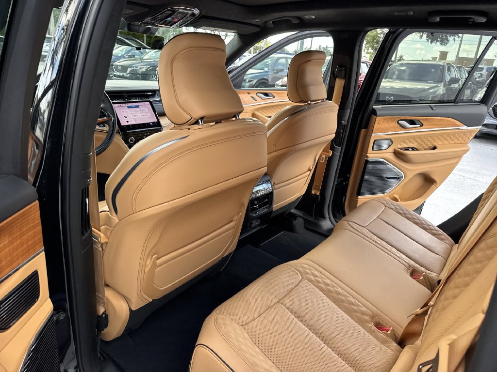 Used 2023 Jeep Grand Cherokee Summit AWD/4WD image 34