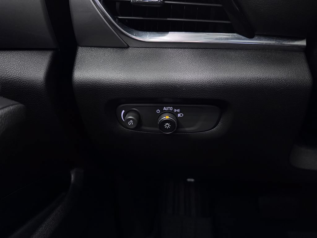 Used 2020 Chevrolet Traverse LS AWD/4WD image 24