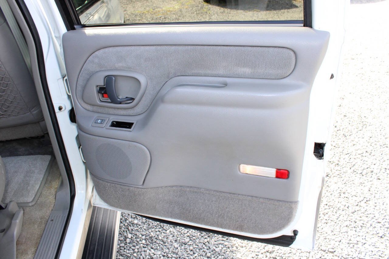 Used 1999 GMC Suburban 4WD w/ Marketing Opt Pkg 3 image 31