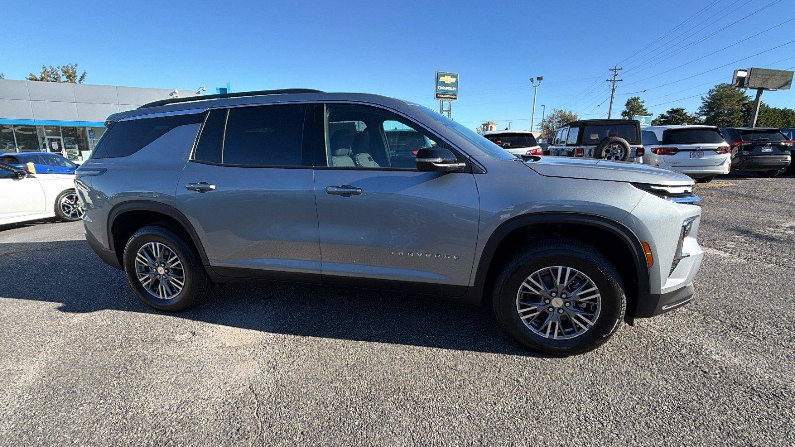 New 2027 Chevrolet Traverse LT FWD image 6