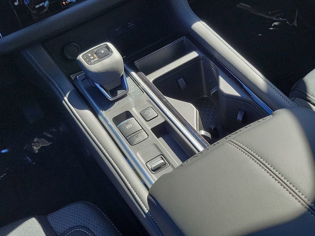 New 2025 Nissan Pathfinder SV image 11