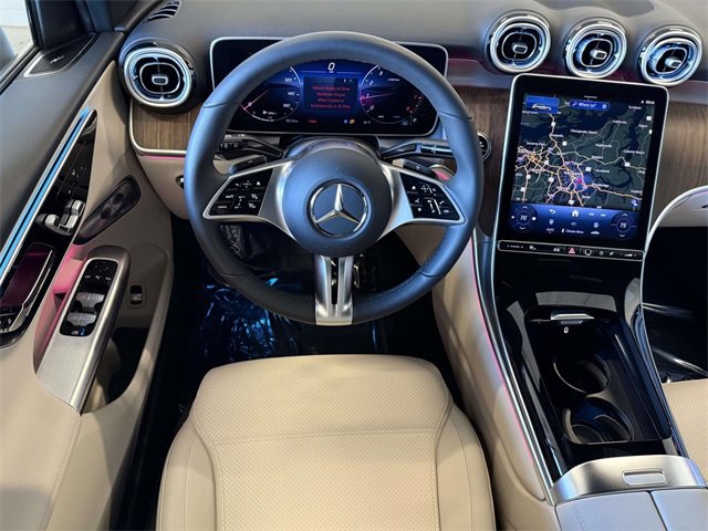 Used 2025 Mercedes-Benz GLC 300 4MATIC image 4