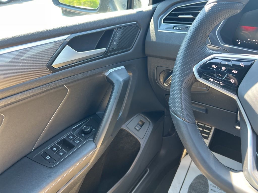 Certified 2024 Volkswagen Tiguan SE R-Line AWD/4WD image 18