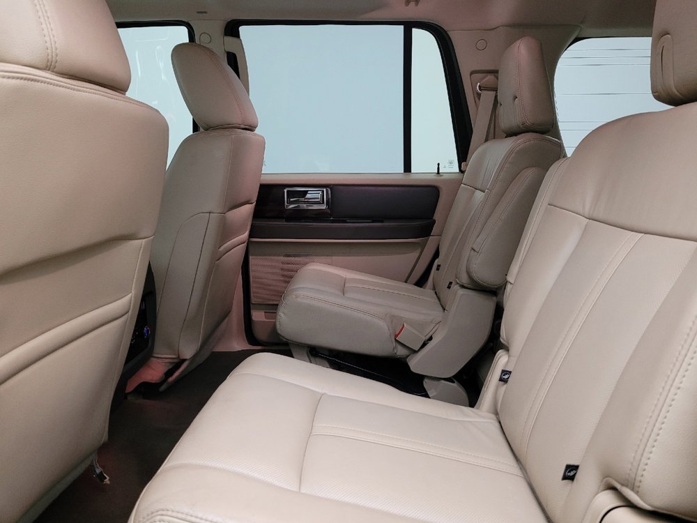 Used 2016 Lincoln Navigator Reserve AWD/4WD image 18