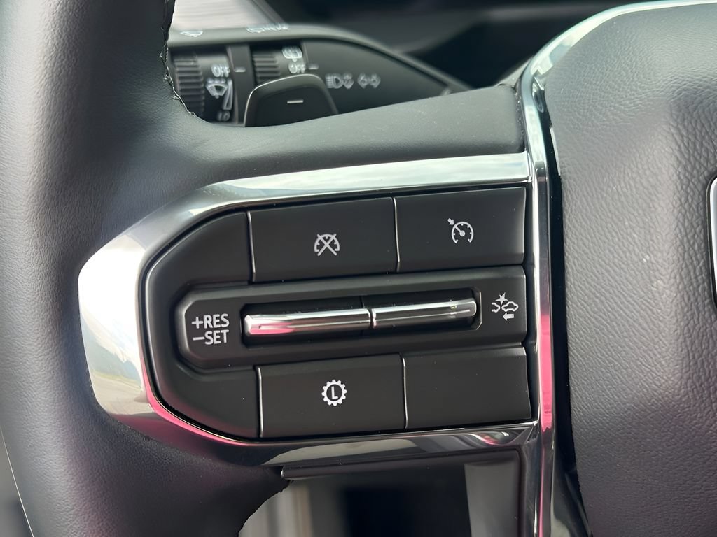 Used 2026 GMC Acadia Elevation w/ Elevation Premium Package FWD image 16