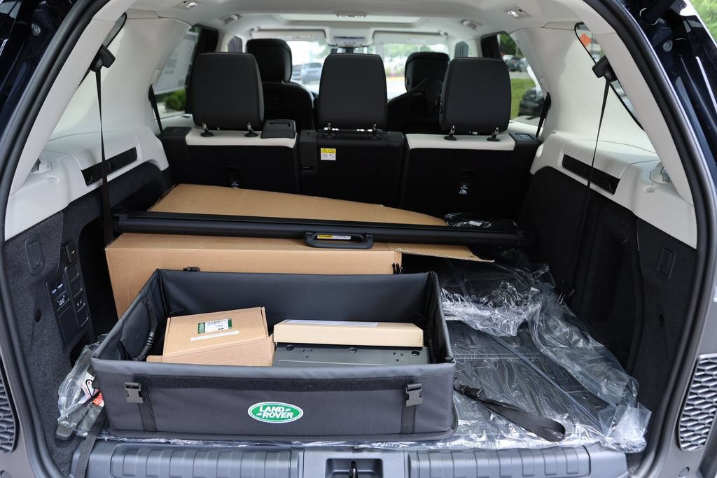 New 2026 Land Rover Discovery S AWD/4WD image 8