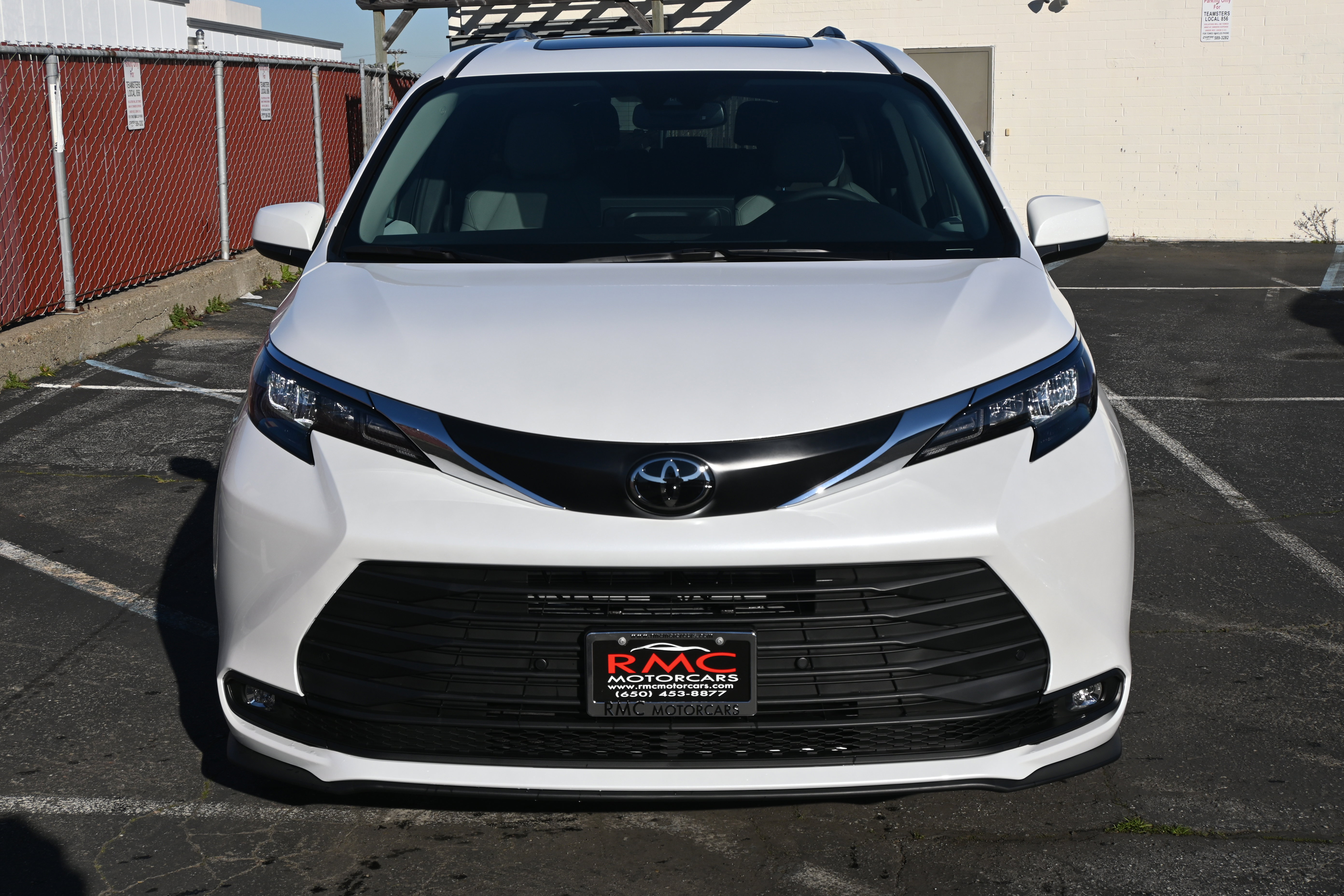 Used 2026 Toyota Sienna XLE image 3