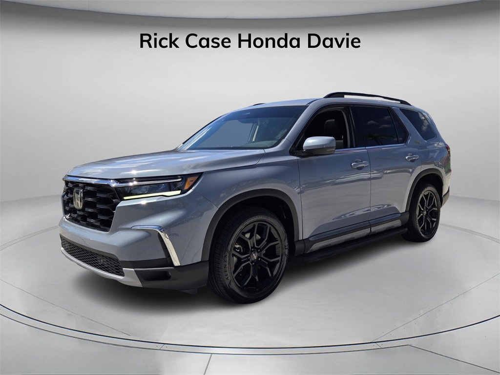 Certified 2024 Honda Pilot Touring image 8