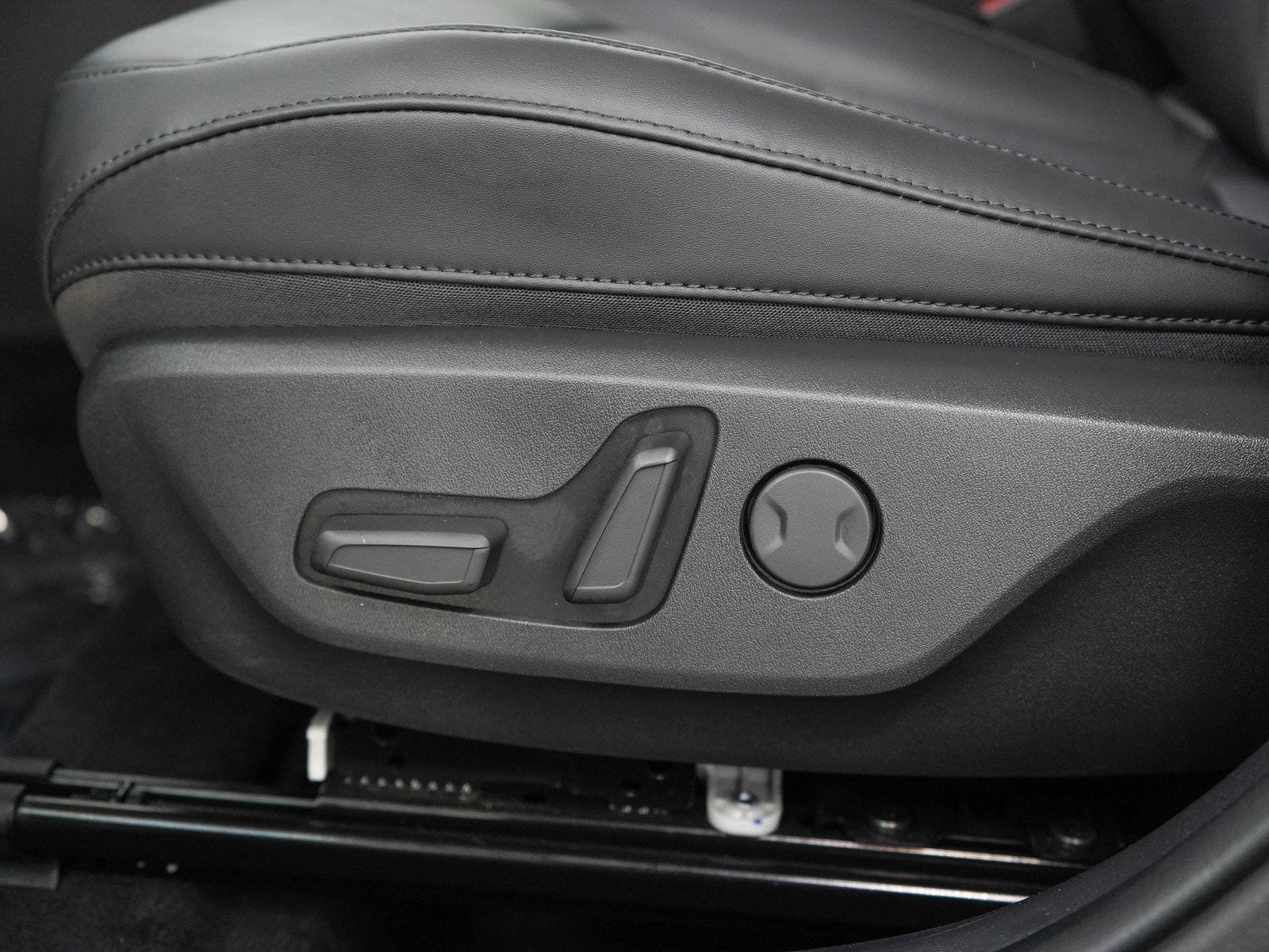 Used 2024 Kia Niro EX w/ EX Cold Weather Package FWD image 26