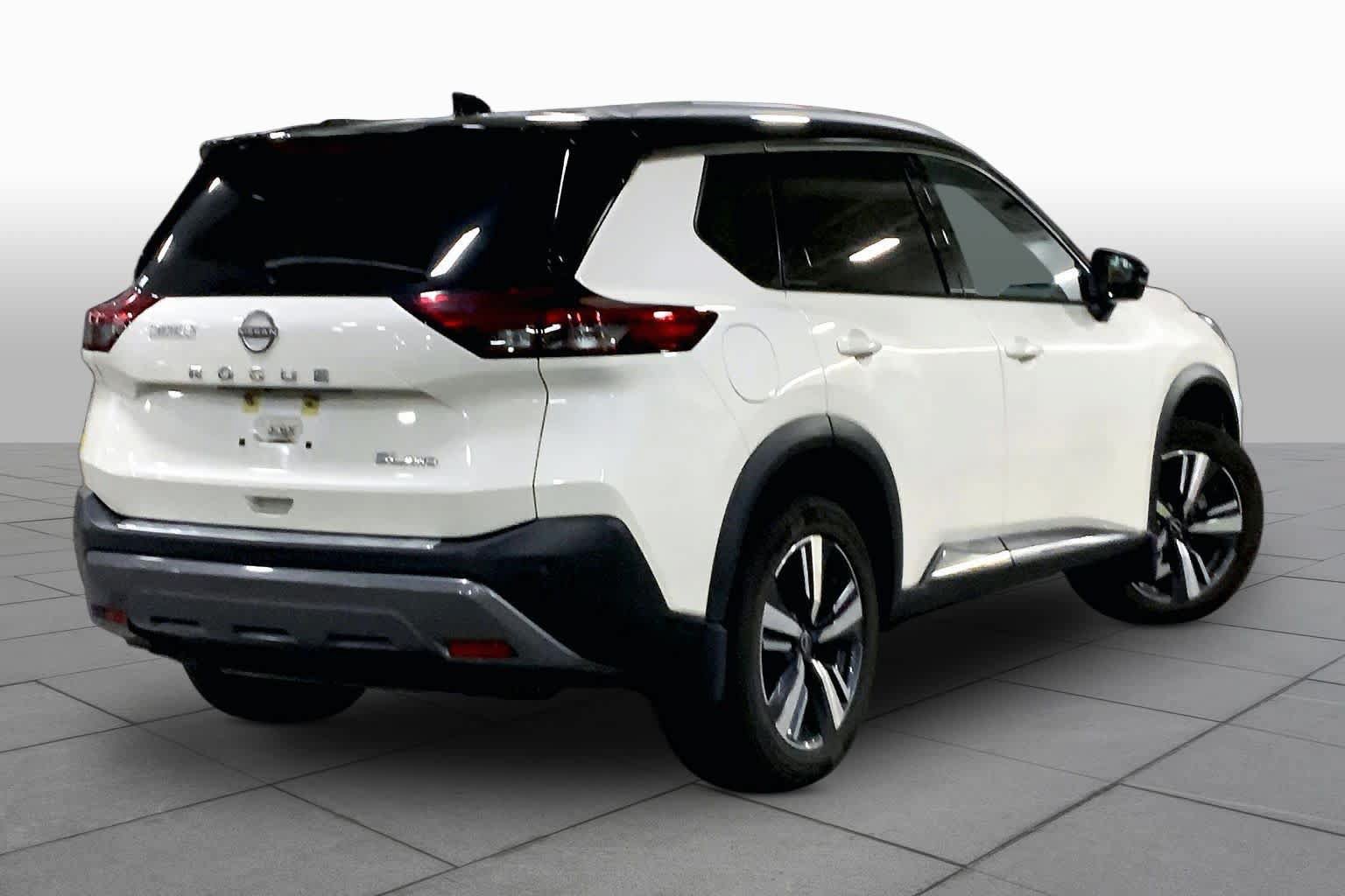 Used 2023 Nissan Rogue SL AWD/4WD image 13