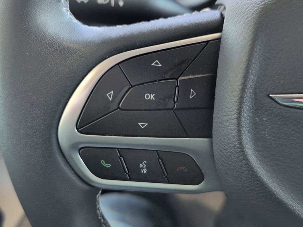 Used 2024 Chrysler Pacifica Touring-L image 32