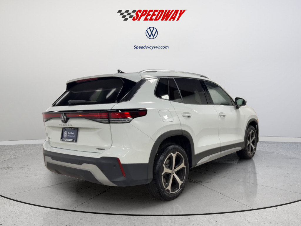 Used 2025 Volkswagen Tiguan SE AWD/4WD image 6