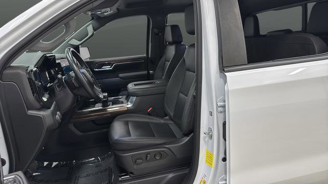 Used 2022 Chevrolet Silverado 1500 LT Trail Boss w/ LT Trail Boss Premium Package AWD/4WD image 9