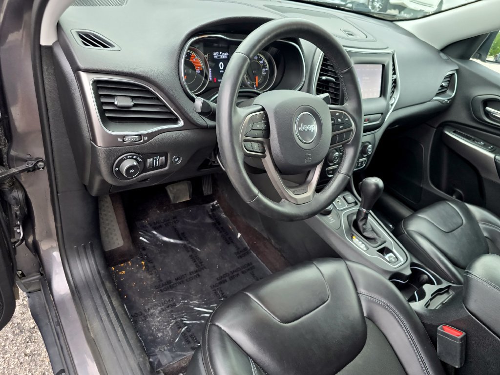Used 2019 Jeep Cherokee Latitude Plus w/ Comfort/Convenience Group AWD/4WD image 23